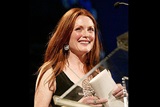 Actress Julianne Moore prepares to present the final 2003 DGA Honoree.
